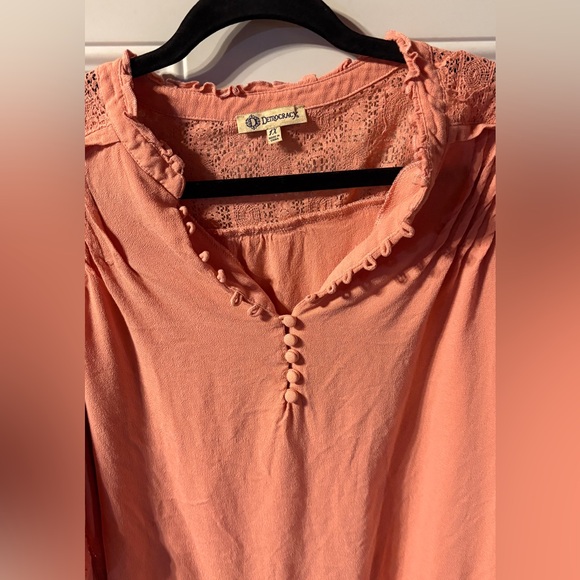 Democracy Women's Coral Blouse with Lace Details Size 1X/X-Large - Picture 2 of 4